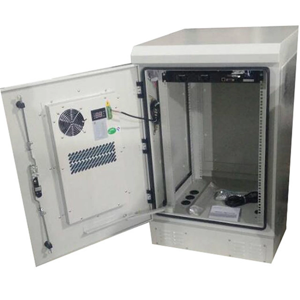 Communication junction box and fiber optic cable