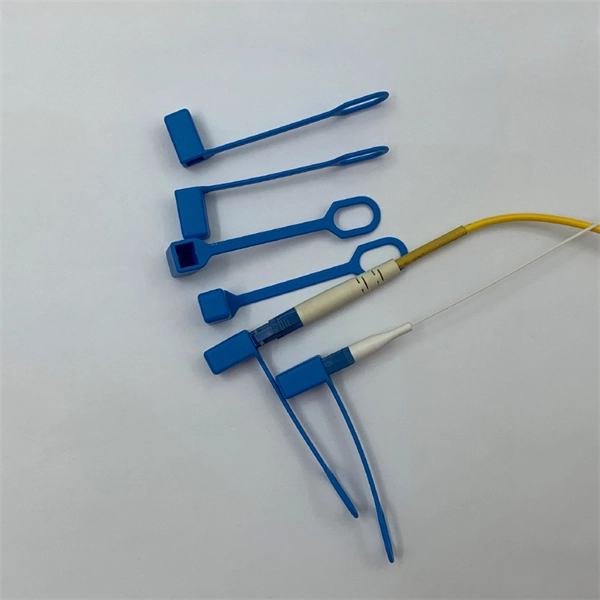 What is the appropriate current rating in amperes for a relay protection device 