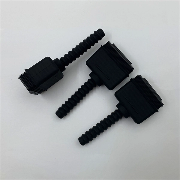 How to connect a fiber optic splitter to an optical fiber port
